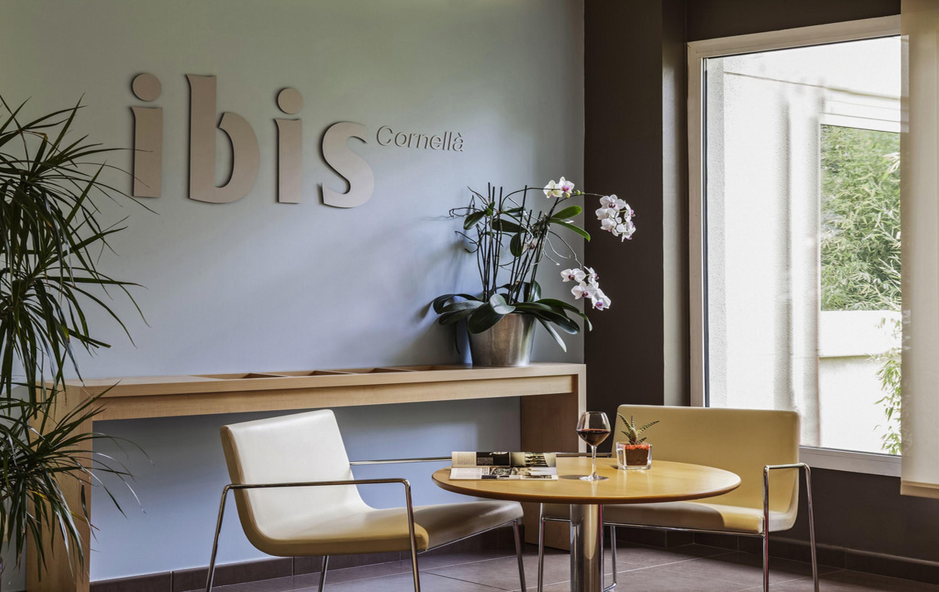 Hotel Ibis Cornella Cornellà de Llobregat Zewnętrze zdjęcie